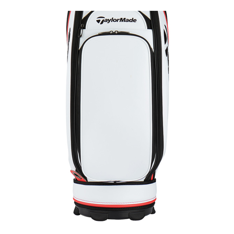 Darstellung des Stickbereiches auf dem großen Rückseiten-Panel des TaylorMade Tour Bags.